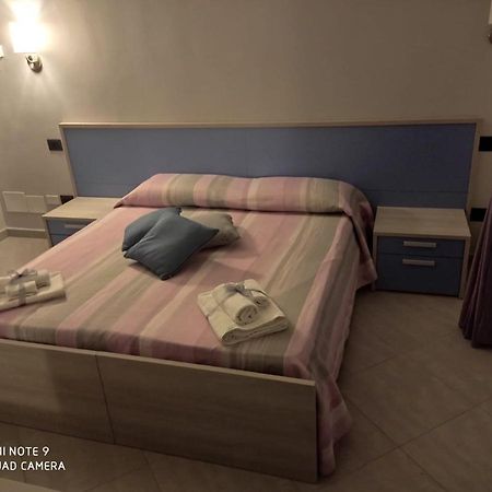 Affittacamere Borgata Marina Розето Капо Спулико Екстериор снимка
