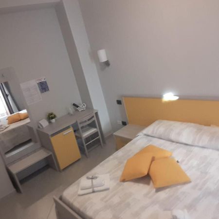 Affittacamere Borgata Marina Розето Капо Спулико Екстериор снимка