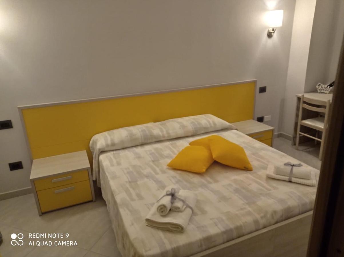 Affittacamere Borgata Marina Розето Капо Спулико Екстериор снимка
