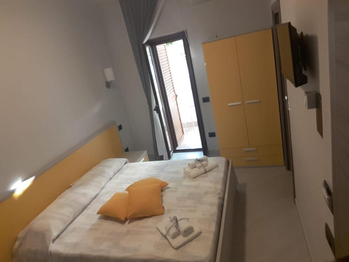 Affittacamere Borgata Marina Розето Капо Спулико Екстериор снимка