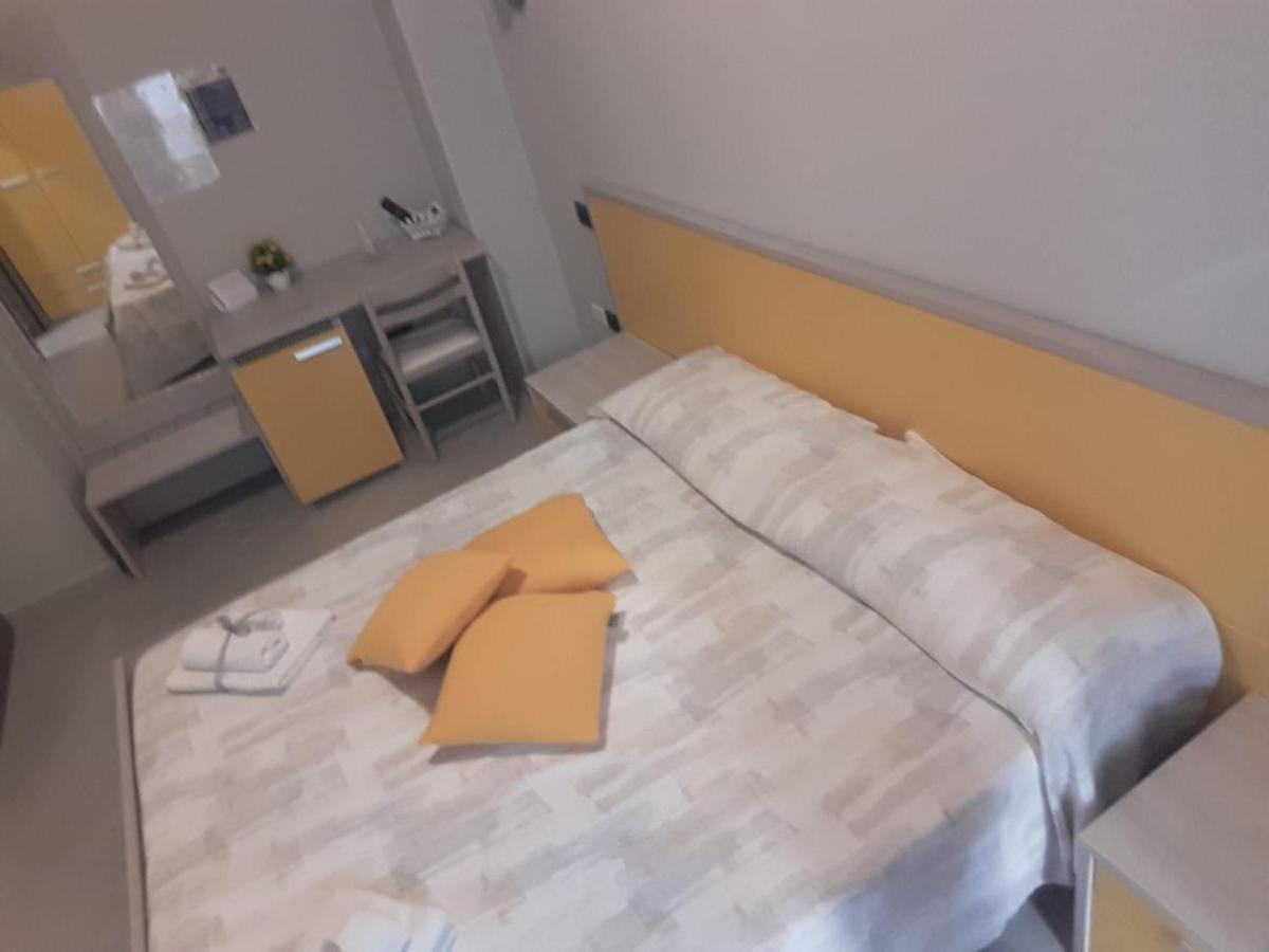Affittacamere Borgata Marina Розето Капо Спулико Екстериор снимка