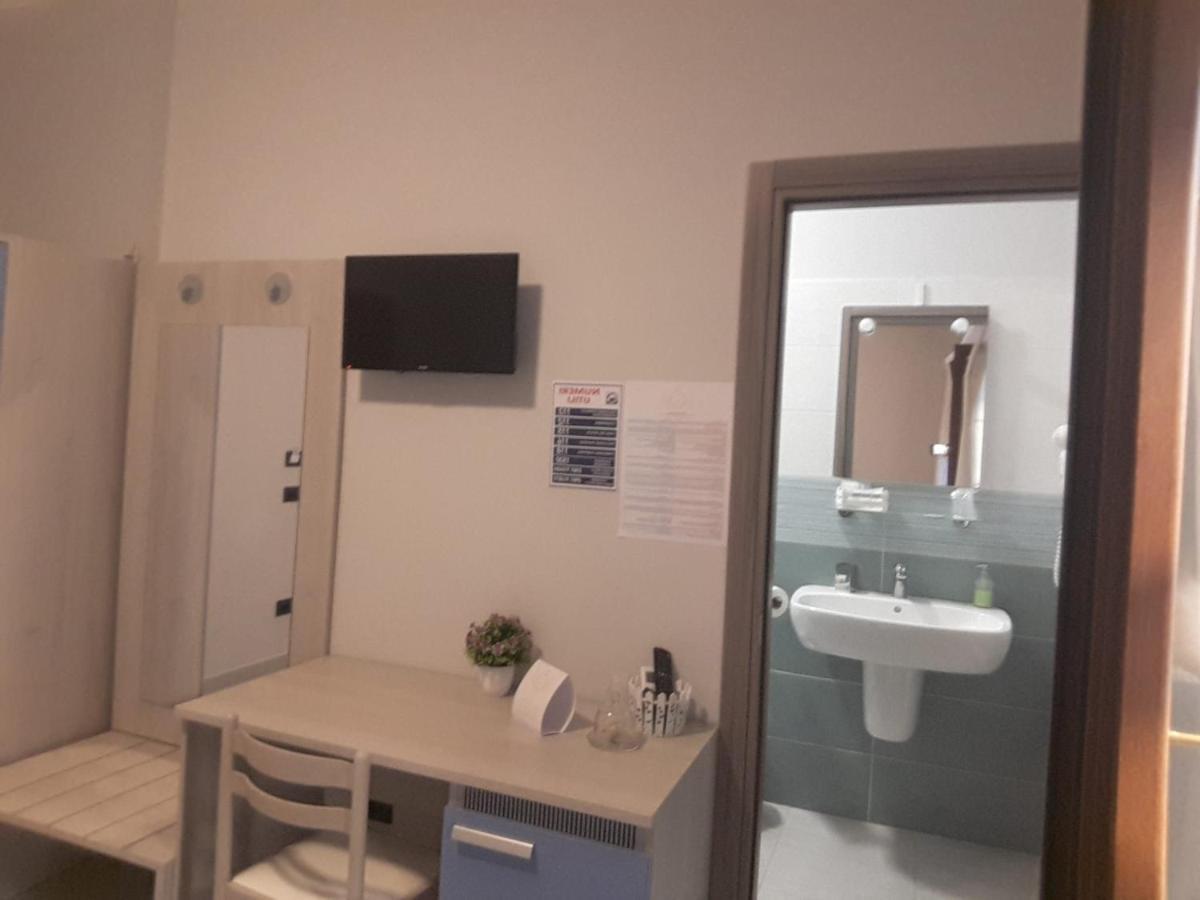 Affittacamere Borgata Marina Розето Капо Спулико Екстериор снимка
