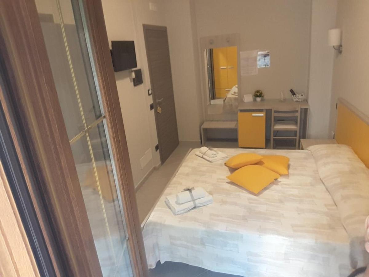 Affittacamere Borgata Marina Розето Капо Спулико Екстериор снимка